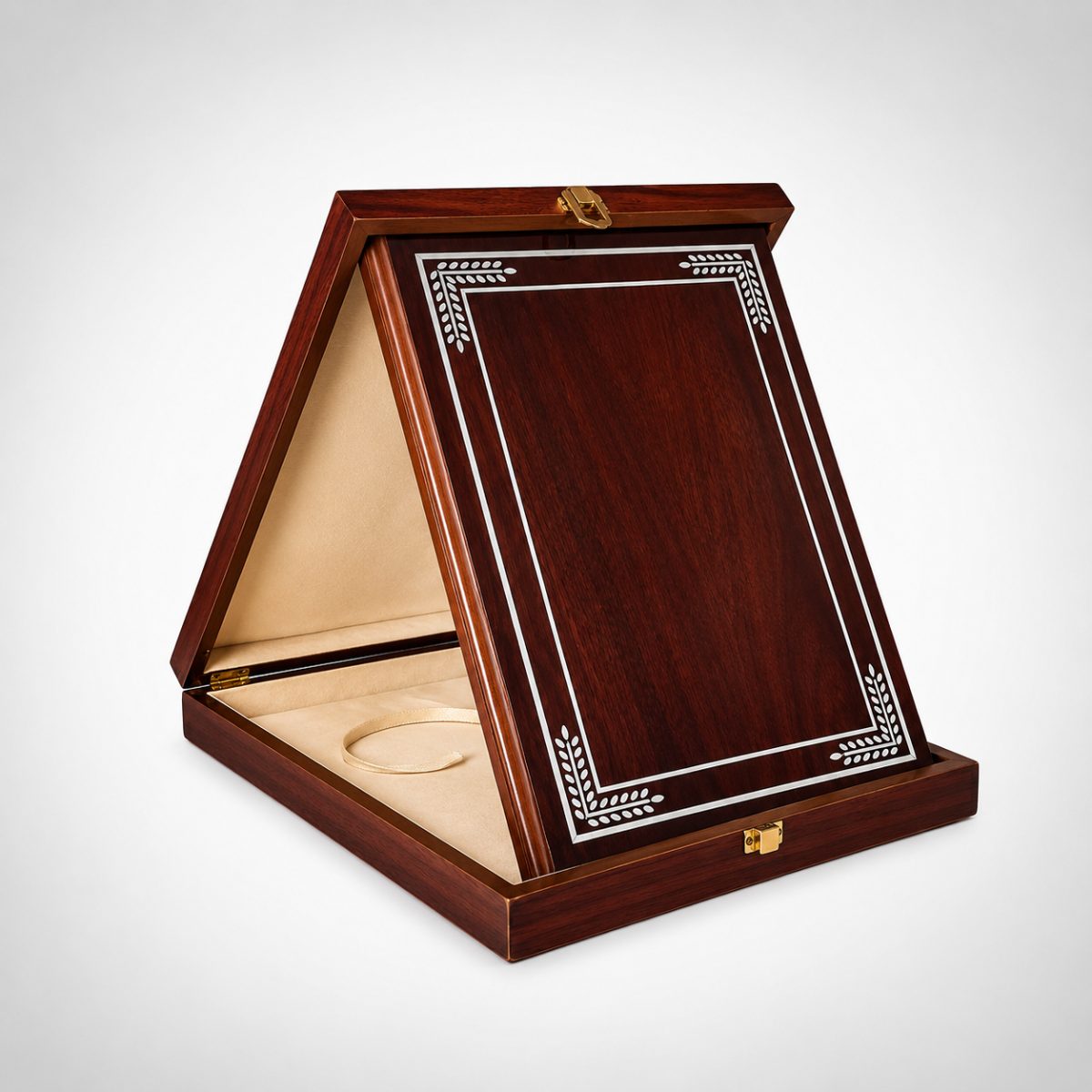 Plain wooden shield box BS-c