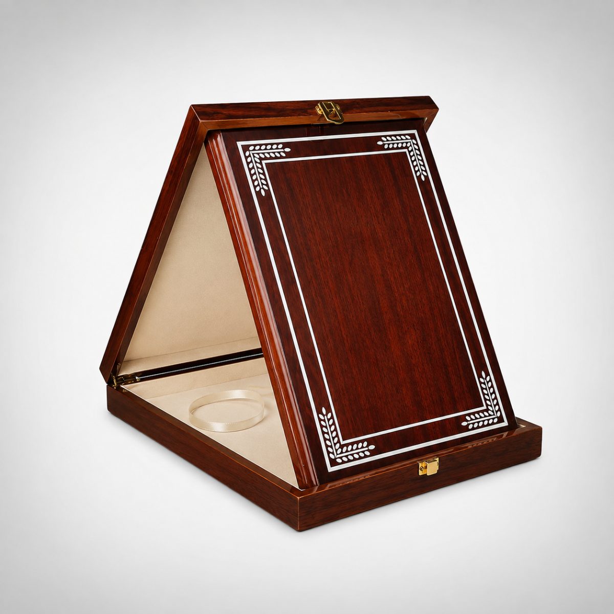 Plain wooden shield box BS-b